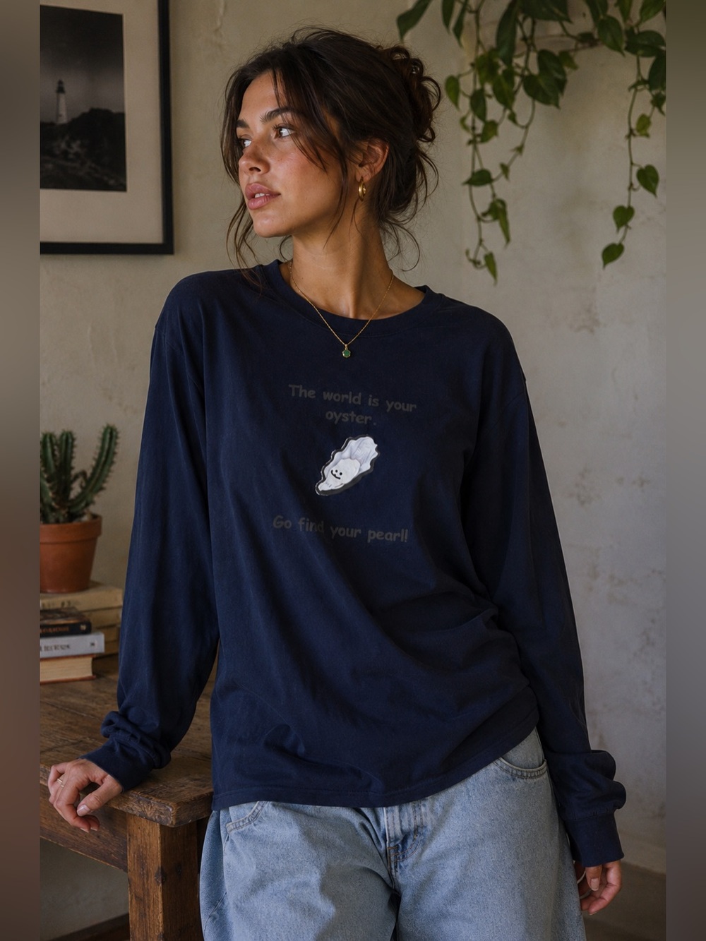 The World Is Your Oyster. Go Find Your Pearl. Long Sleeve Navy Blue Tee Size XL